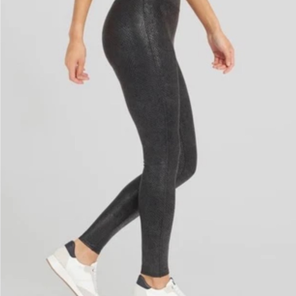 SPANX Women’s Slim Metallic Snake Leather Leggings Size Medium NWT